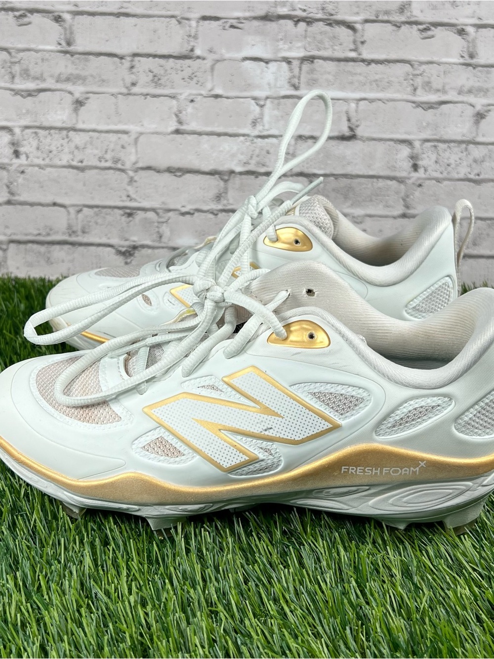 New Balance Women's White and Gold Athletic Fresh Foam Sneakers